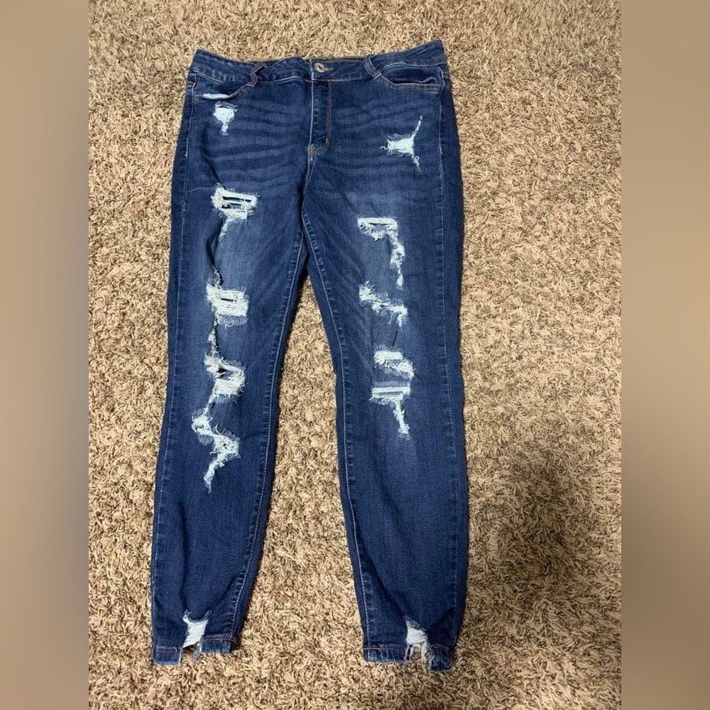 Rue21 mid rise ripped jeans, size 16